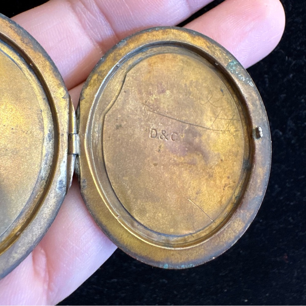 Large Antique D&C Victorian Gold Fill Photo Locket Pendant Necklace Etched Heavy - Picture 8 of 16